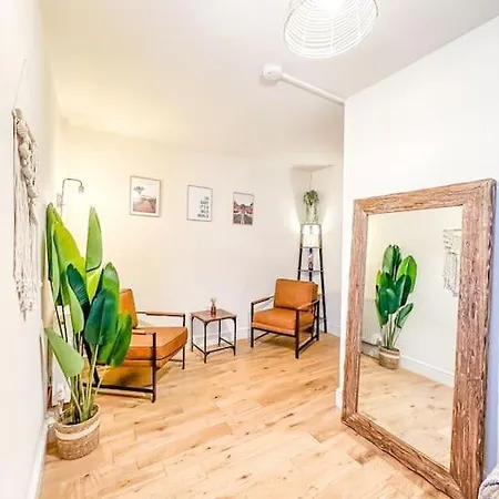 Oasis Split Level Flat In Zone 1 Apartamento